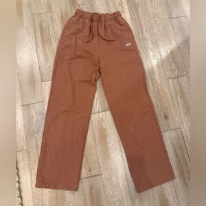 Alo Accolade Sweatpants in Chestnut Brown size xs
